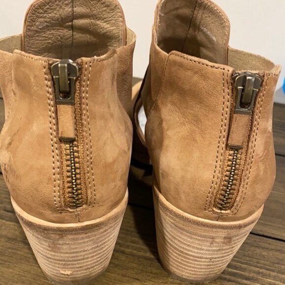 Eileen Fisher Walt cross bootie in wheat nubuck. - Picture 5 of 12